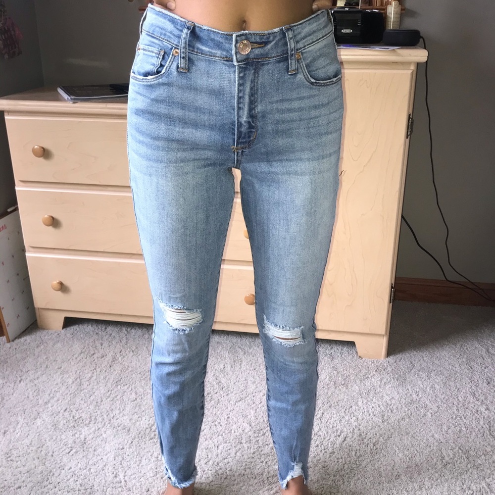 Iight wash ripped blue skinny jeans